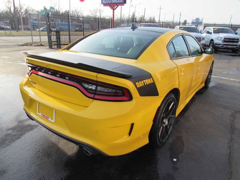 Used 2017 Dodge Charger R/T image 5