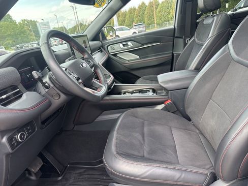 Used 2025 Ford Explorer ST image 7