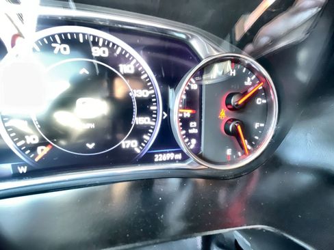 Used 2023 Chevrolet Traverse Premier image 12