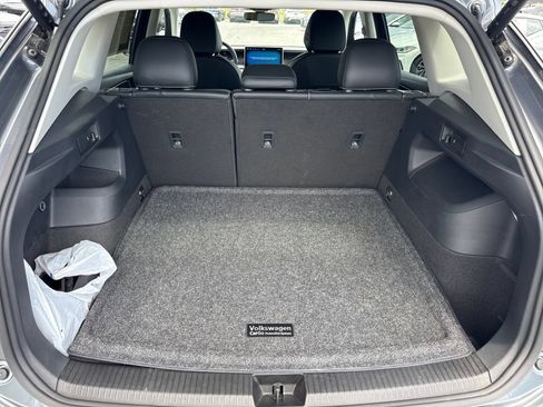 Certified 2025 Volkswagen Tiguan SE AWD/4WD image 24