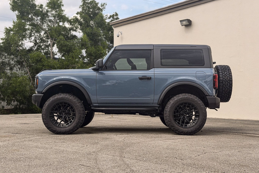 Certified 2025 Ford Bronco 2-Door AWD/4WD image 2