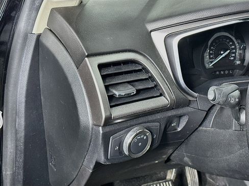 Used 2020 Ford Fusion SE FWD image 17