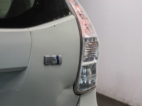 Used 2012 Toyota Prius V Two w/ Preferred Accessory Pkg FWD image 12