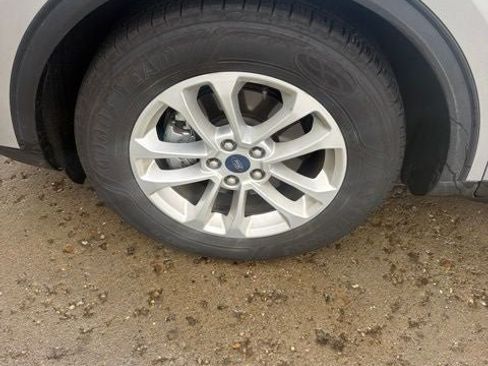 Used 2020 Ford Escape SE FWD image 2