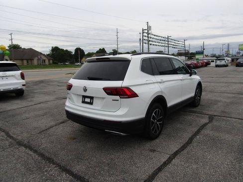 Used 2021 Volkswagen Tiguan SE w/ Panoramic Sunroof Package AWD/4WD image 8