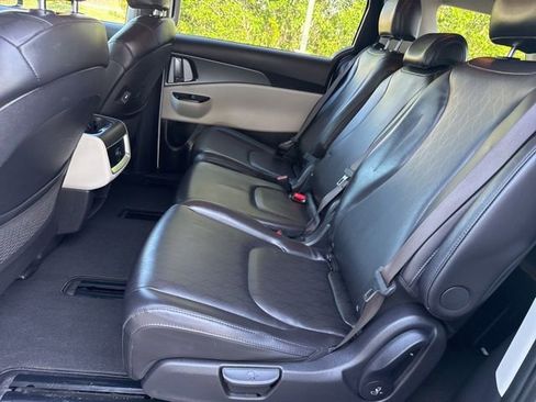 Used 2024 Kia Carnival LX FWD image 22