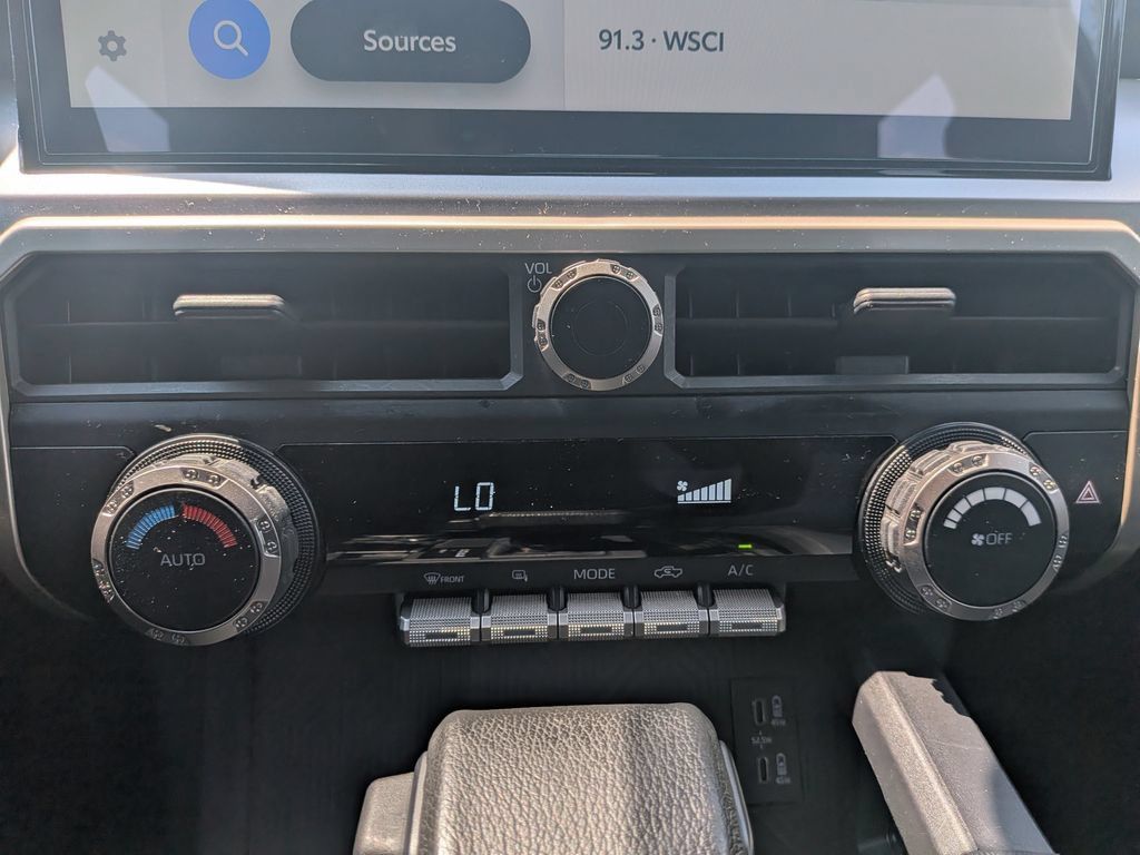 Used 2024 Toyota Tacoma TRD Off-Road AWD/4WD image 21