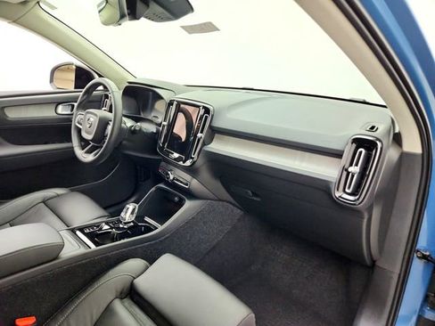 Used 2023 Volvo XC40 B5 Plus w/ Driver Assist Package image 13