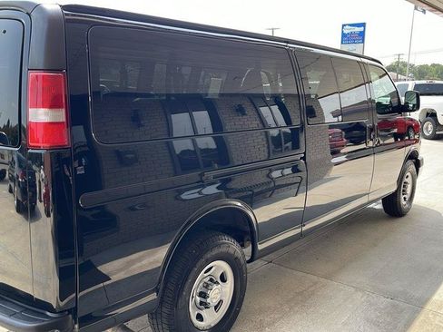 Used 2021 Chevrolet Express 3500 LT w/ LT Preferred Equipment Group RWD image 9