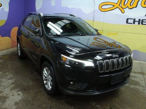 Used 2019 Jeep Cherokee Latitude w/ Comfort & Convenience Group image 2