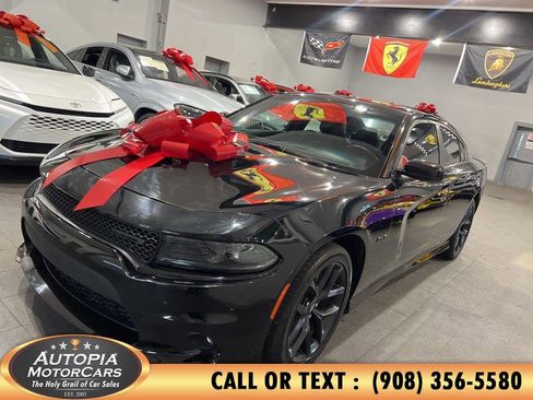 Used 2023 Dodge Charger R/T w/ Plus Group RWD image 2