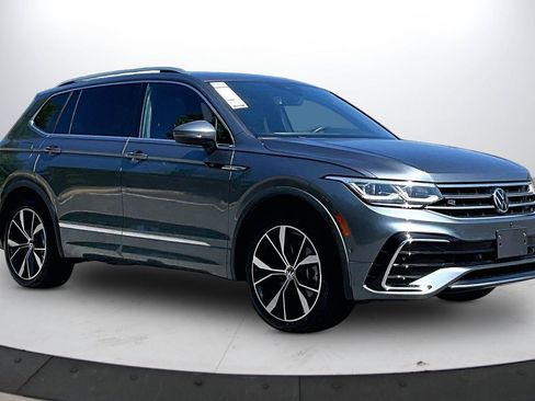 Used 2022 Volkswagen Tiguan SEL R-Line AWD/4WD image 2