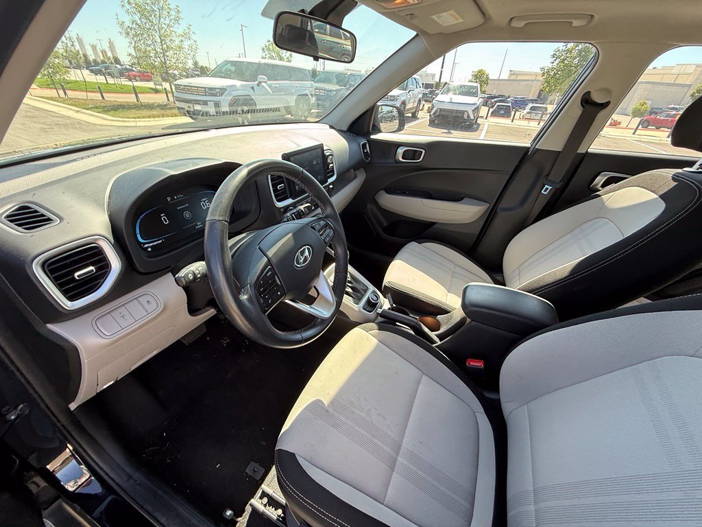Certified 2025 Hyundai Venue SEL FWD image 5