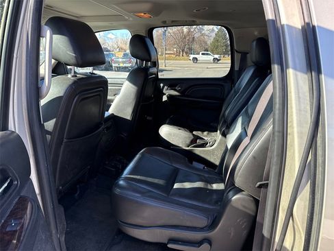 Used 2014 GMC Yukon XL Denali image 9