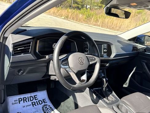 Used 2024 Volkswagen Jetta SE image 11