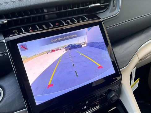 New 2025 Jeep Grand Cherokee Limited image 25