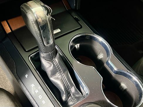 Used 2016 Ford Explorer XLT image 25