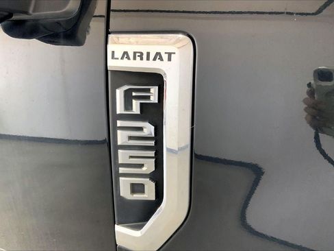 Used 2018 Ford F250 Lariat w/ Lariat Value Package AWD/4WD image 9