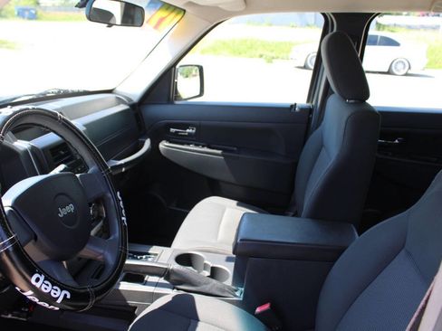 Used 2009 Jeep Liberty Sport RWD image 19