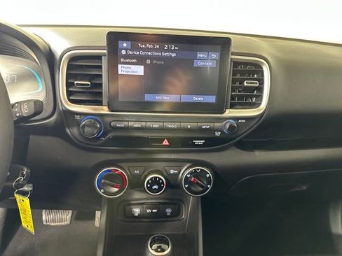 Used 2025 Hyundai Venue SE image 21