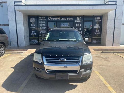 Used 2006 Ford Explorer XLT image 2