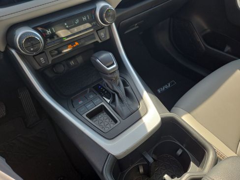 Used 2023 Toyota RAV4 XLE Premium image 12