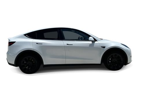 Certified 2023 Tesla Model Y AWD image 7