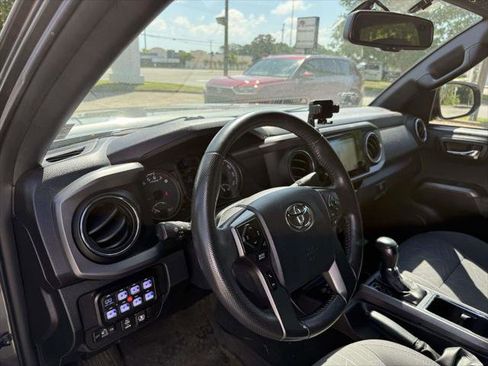 Certified 2017 Toyota Tacoma TRD Off-Road w/ Tow Package (A/T) AWD/4WD image 12