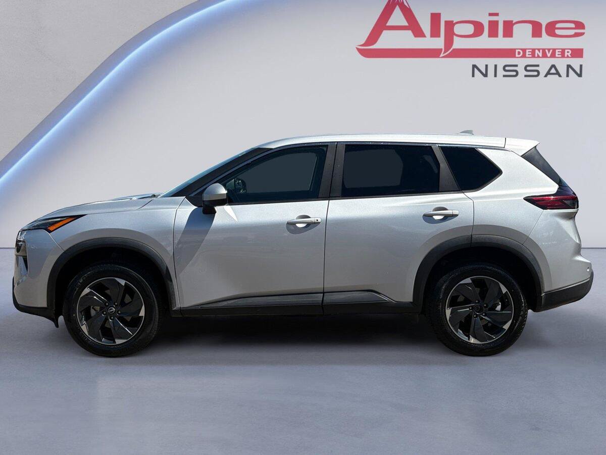 Used 2024 Nissan Rogue SV AWD/4WD image 2