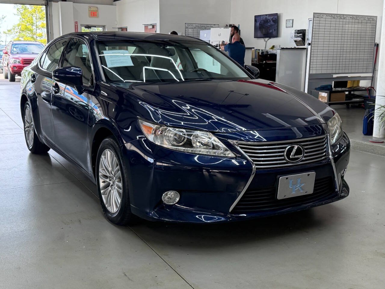 Used 2013 Lexus ES 350 w/ Luxury Pkg FWD image 1