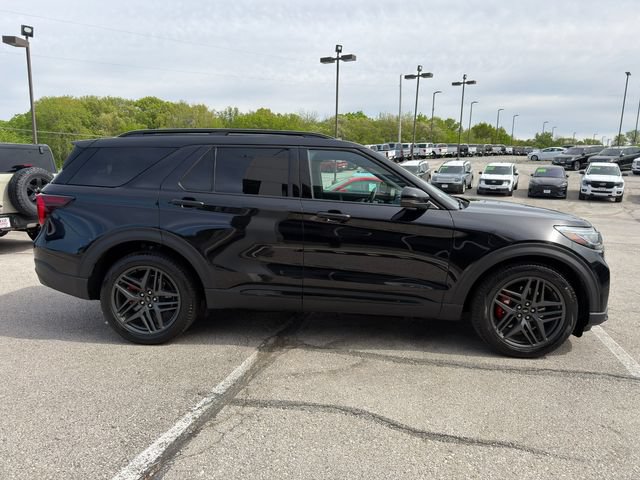 Used 2025 Ford Explorer ST AWD/4WD image 8