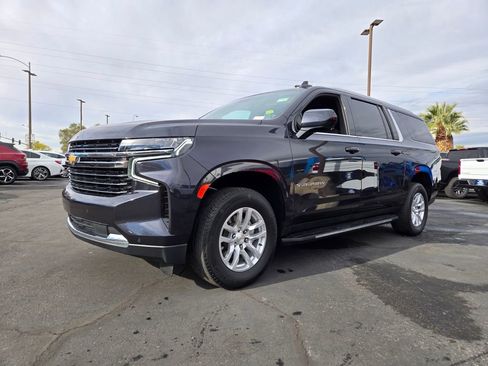 Used 2024 Chevrolet Suburban LT image 2