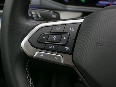 Used 2025 Volkswagen Taos SEL image 35