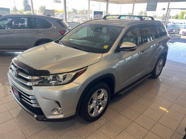 Used 2017 Toyota Highlander Limited AWD/4WD image 3