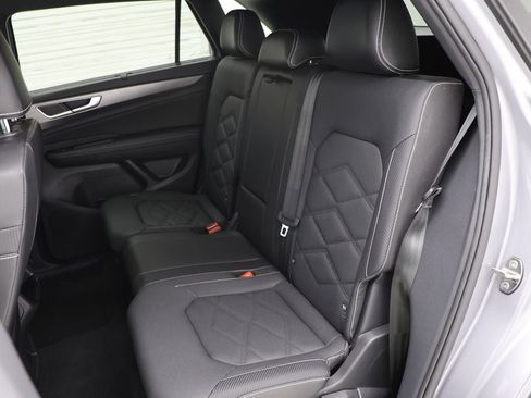 Used 2025 Volkswagen Atlas Cross Sport SE image 13