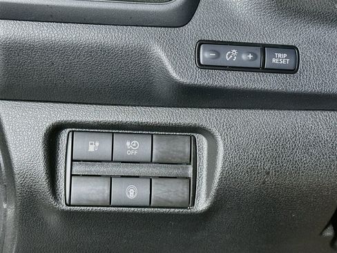 Used 2025 Nissan Leaf S FWD image 17