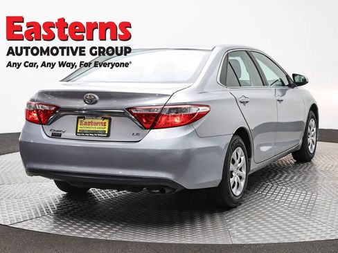 Used 2017 Toyota Camry LE FWD image 5
