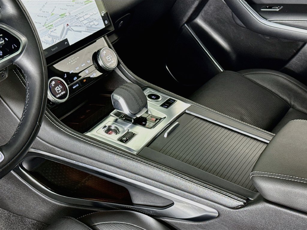 Certified 2025 Jaguar F-PACE R-Dynamic S AWD/4WD image 19