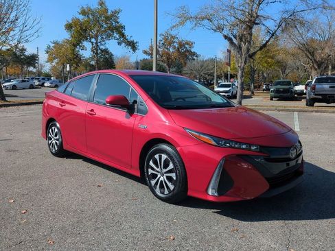Certified 2022 Toyota Prius Prime LE image 3