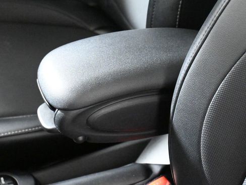 Used 2016 MINI Cooper 4-Door Hardtop image 21