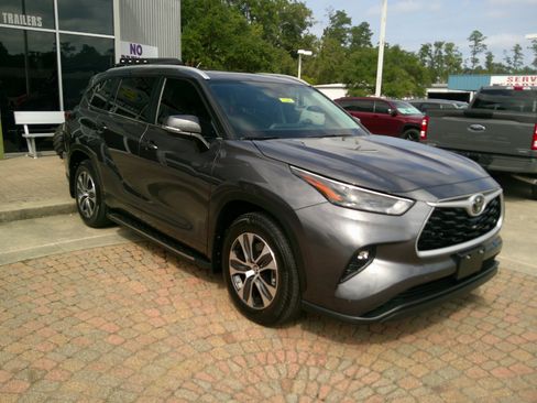 Used 2024 Toyota Highlander XLE image 5
