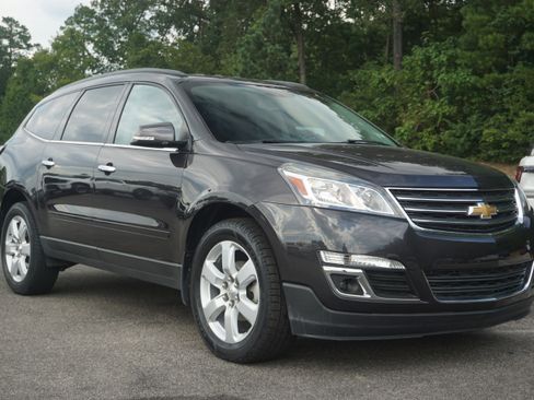 Used 2016 Chevrolet Traverse LT w/ Style and Technology Package image 11