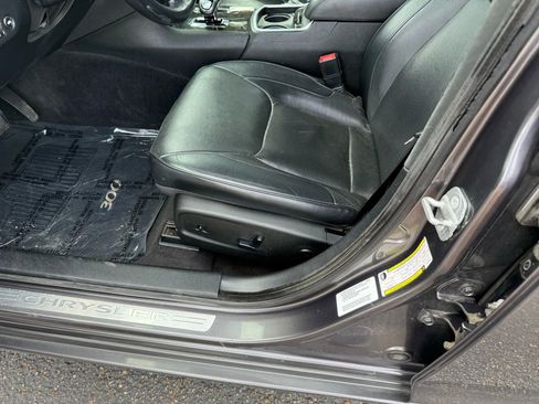 Used 2014 Chrysler 300 C image 12