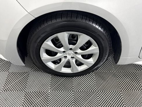 Used 2025 Toyota Corolla LE FWD image 13