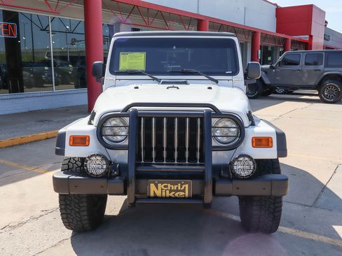Used 2005 Jeep Wrangler X AWD/4WD image 3