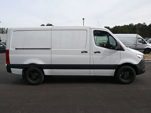 Used 2025 Mercedes-Benz Sprinter 2500 image 23