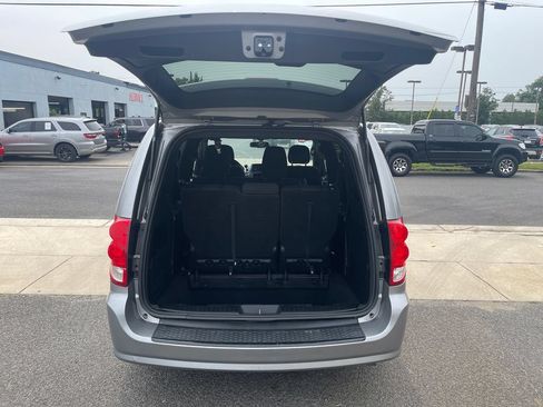 Used 2018 Dodge Grand Caravan SE FWD image 16