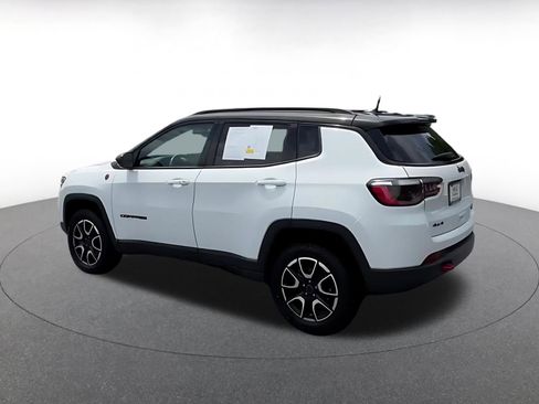 Used 2025 Jeep Compass Trailhawk AWD/4WD image 9