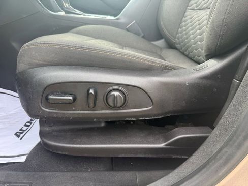 Used 2019 Chevrolet Equinox LT w/ Driver Convenience Package image 30