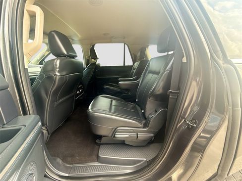 Used 2023 Ford Expedition Max XLT image 24